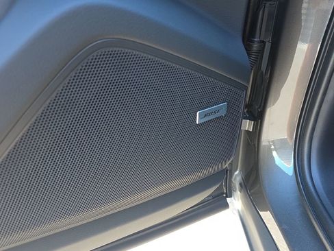 Certified 2025 Porsche Cayenne Base image 27