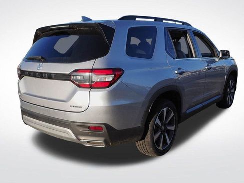 Used 2024 Honda Pilot Touring image 7
