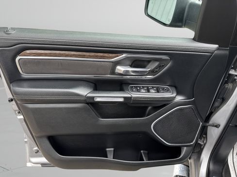 Used 2019 RAM 1500 Laramie AWD/4WD image 15
