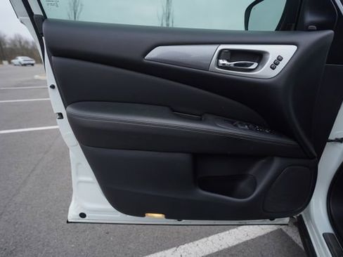 Used 2018 Nissan Pathfinder SL w/ Midnight Edition Package image 13