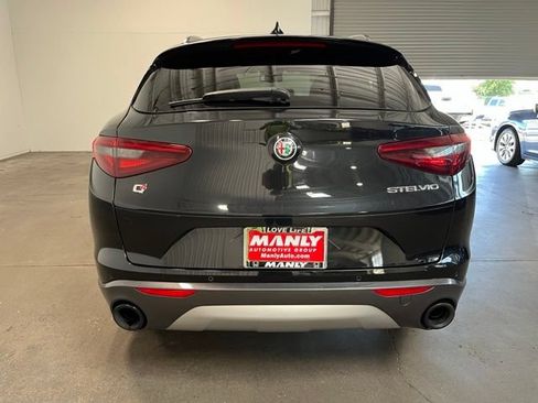 Used 2022 Alfa Romeo Stelvio Ti AWD/4WD image 4