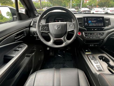 Used 2025 Honda Passport TrailSport image 5