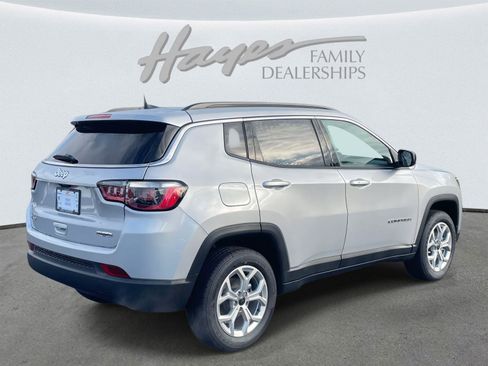 New 2026 Jeep Compass Latitude image 24