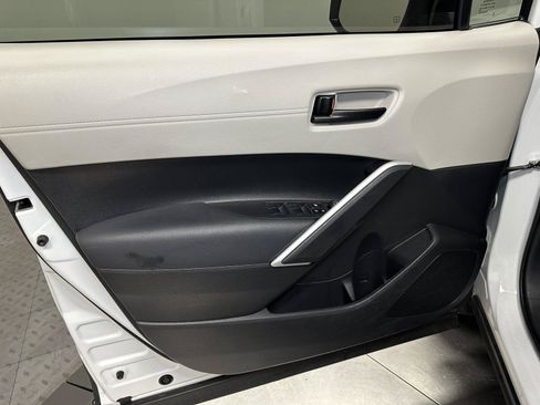 Used 2025 Toyota Corolla Cross L FWD image 20