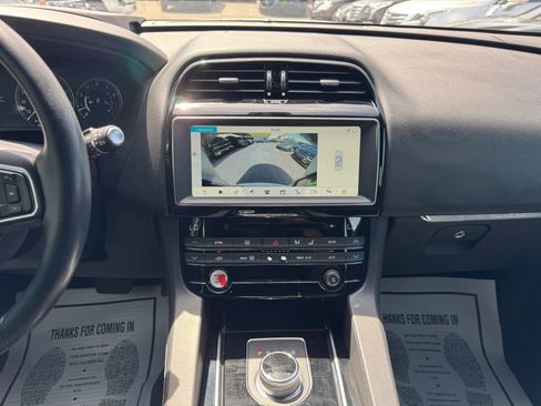 Used 2017 Jaguar F-PACE Prestige image 23