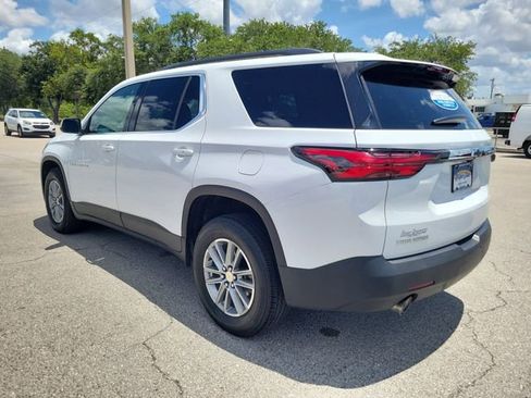 Used 2023 Chevrolet Traverse LT FWD image 3