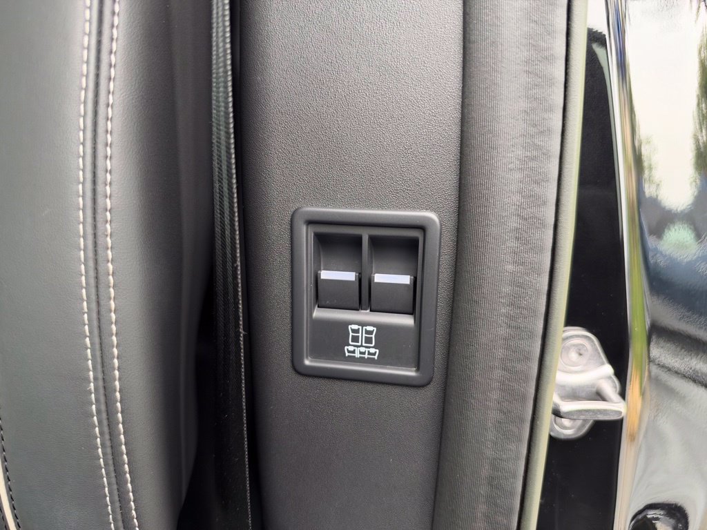 Used 2023 Land Rover Discovery Metropolitan Edition AWD/4WD image 34