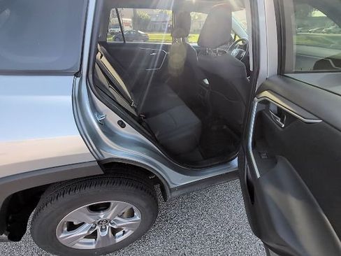 Used 2024 Toyota RAV4 XLE w/ Convenience Package image 4