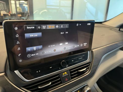 Used 2024 Nissan Altima 2.5 SV w/ SV Premium Package FWD image 9