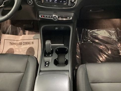 Used 2020 Volvo XC40 T5 Momentum w/ Protection Package image 22
