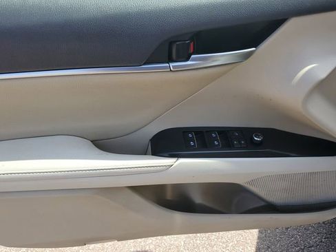 Used 2020 Toyota Camry XLE w/ Navigation Package FWD image 21