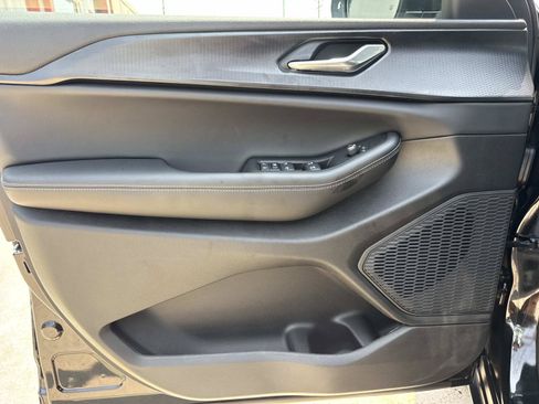 Used 2025 Jeep Grand Cherokee Laredo RWD image 18