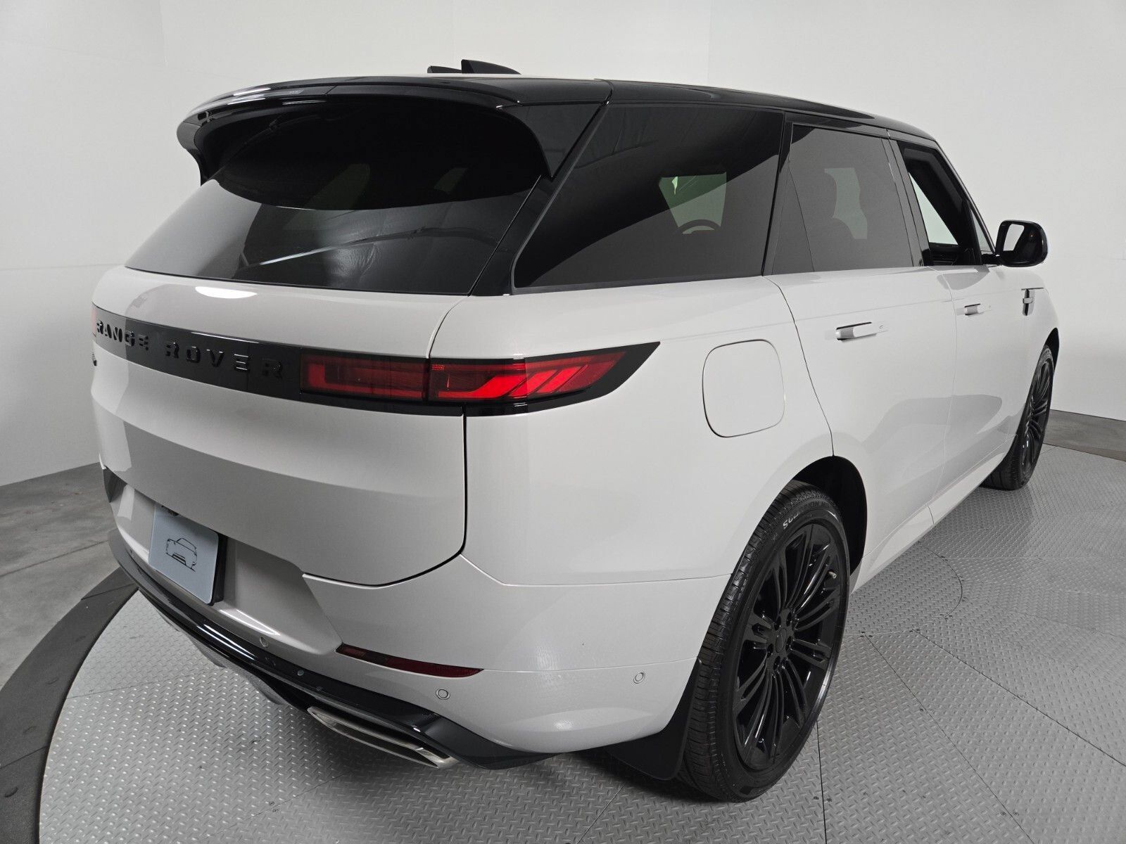 New 2026 Land Rover Range Rover Sport Dynamic SE AWD/4WD image 2