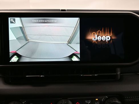 New 2025 Jeep Gladiator Rubicon w/ Convenience Group image 19