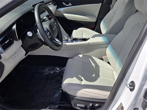 Used 2025 Genesis G70 2.5T image 10
