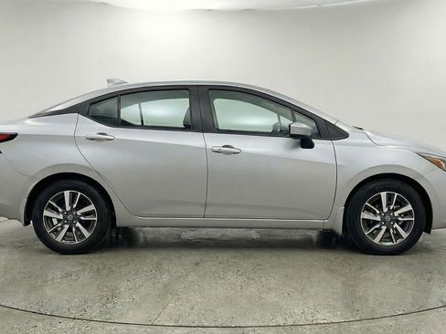 Used 2025 Nissan Versa SV image 9