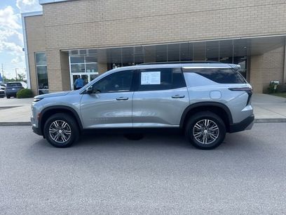 Used 2024 Chevrolet Traverse LT w/ Trailering Package
