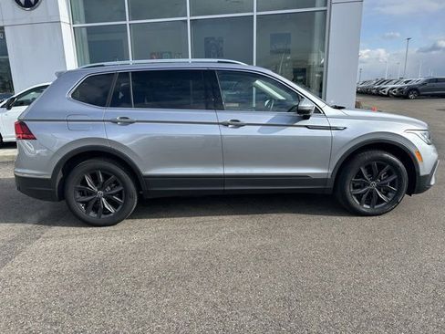 Certified 2024 Volkswagen Tiguan SE w/ Panoramic Sunroof Package AWD/4WD image 8