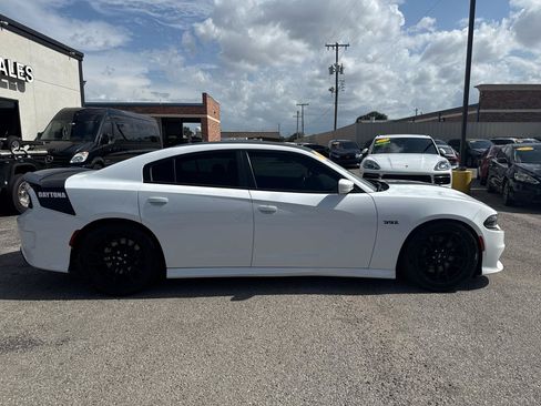 Used 2017 Dodge Charger R/T RWD image 5