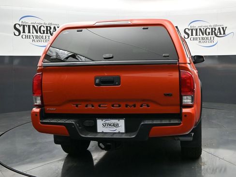 Used 2017 Toyota Tacoma TRD Off-Road AWD/4WD image 6