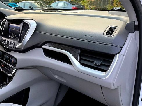 Used 2022 GMC Terrain SLE w/ Driver Convenience Package image 16