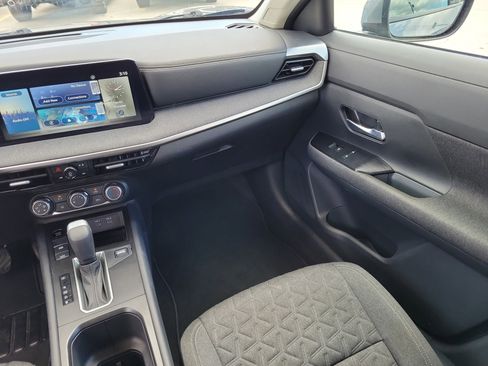 Used 2025 Nissan Kicks SV image 17