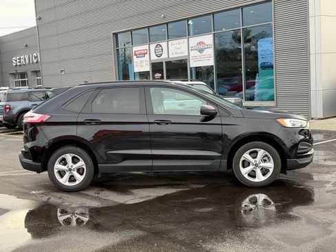 Certified 2022 Ford Edge SE image 2