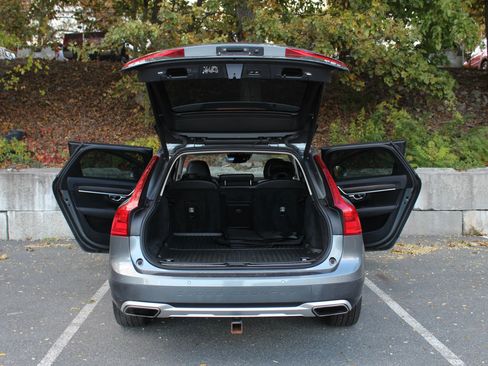 Used 2019 Volvo V90 T6 Cross Country w/ Advanced Package image 10