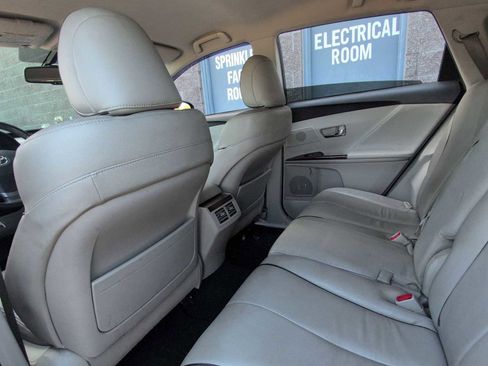 Used 2011 Toyota Venza AWD w/ Comfort Pkg image 18