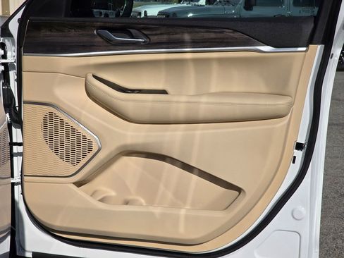 New 2026 Jeep Grand Cherokee Limited AWD/4WD image 36