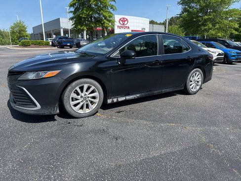 Used 2021 Toyota Camry LE image 2