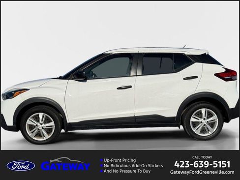 Used 2020 Nissan Kicks S image 1