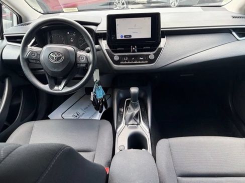Used 2025 Toyota Corolla LE FWD image 31