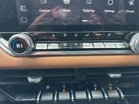 Used 2024 GMC Canyon AT4 image 25