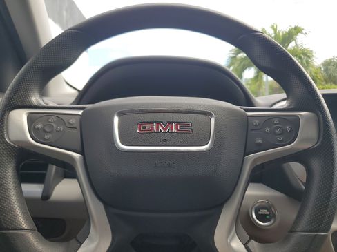 Used 2024 GMC Terrain SLE w/ Driver Convenience Package FWD image 24