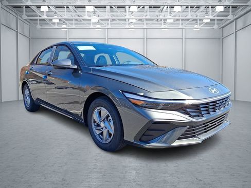New 2026 Hyundai Elantra SE FWD image 4