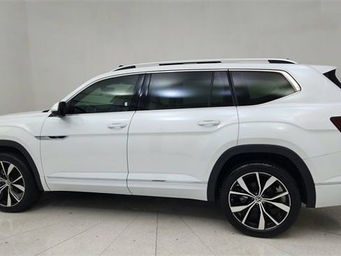 Used 2024 Volkswagen Atlas SEL Premium R-Line image 4