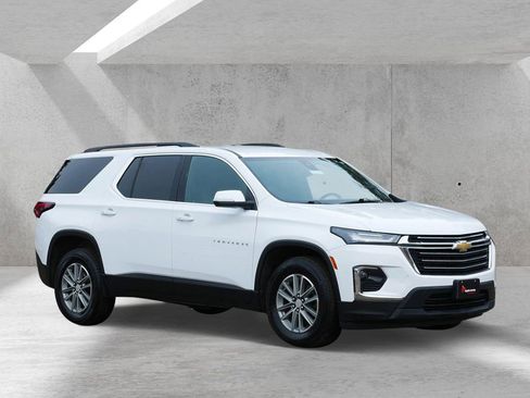 Used 2023 Chevrolet Traverse LT image 1
