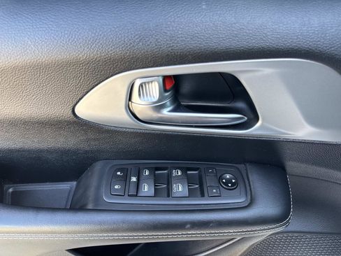 Used 2020 Chrysler Pacifica Touring w/ S Appearance Package image 20