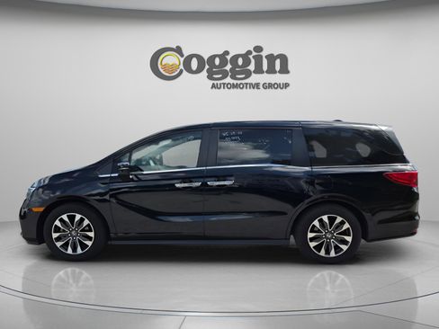 Certified 2024 Honda Odyssey EX-L image 3