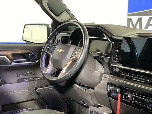Used 2022 Chevrolet Silverado 1500 High Country w/ Z71 Off-Road Package image 10
