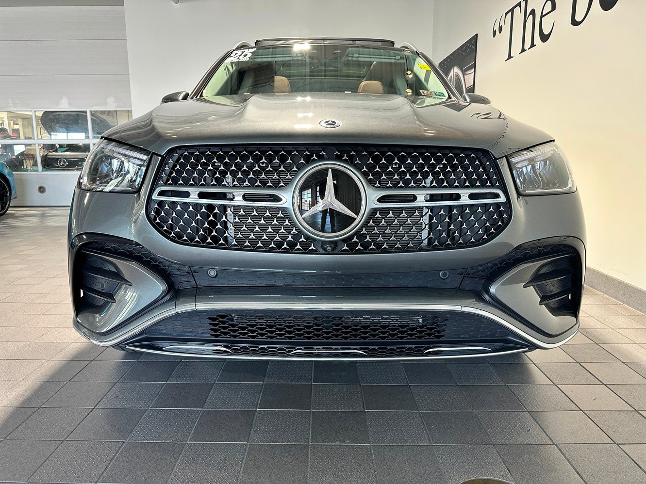 Used 2025 Mercedes-Benz GLE 350 4MATIC w/ AMG Line Exterior image 2