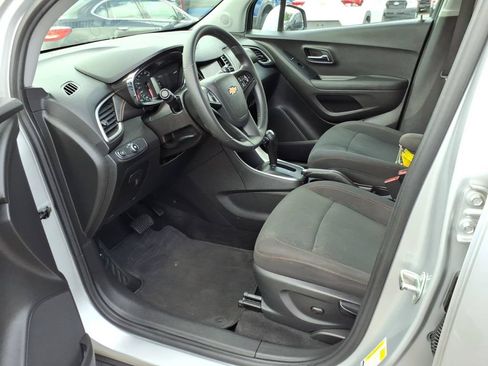Used 2020 Chevrolet Trax LS w/ Tint and Cruise Package FWD image 10