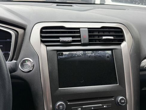 Used 2017 Ford Fusion SE FWD image 15
