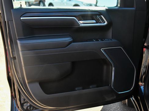 Used 2025 GMC Sierra 1500 SLT AWD/4WD image 16