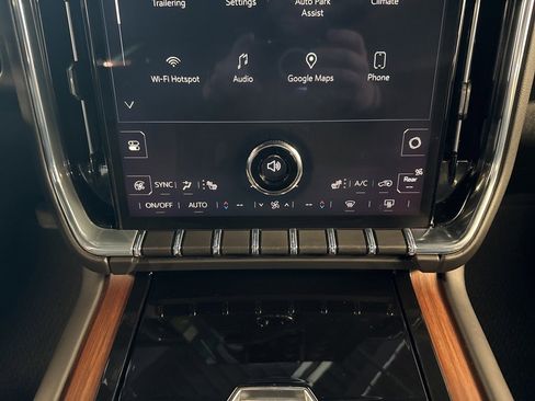 Used 2025 GMC Yukon XL Denali image 25