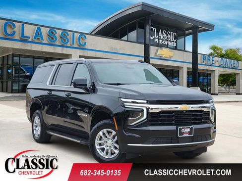 Used 2025 Chevrolet Suburban LS RWD image 1