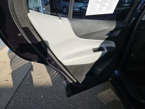 Used 2020 Chevrolet Equinox LS image 27