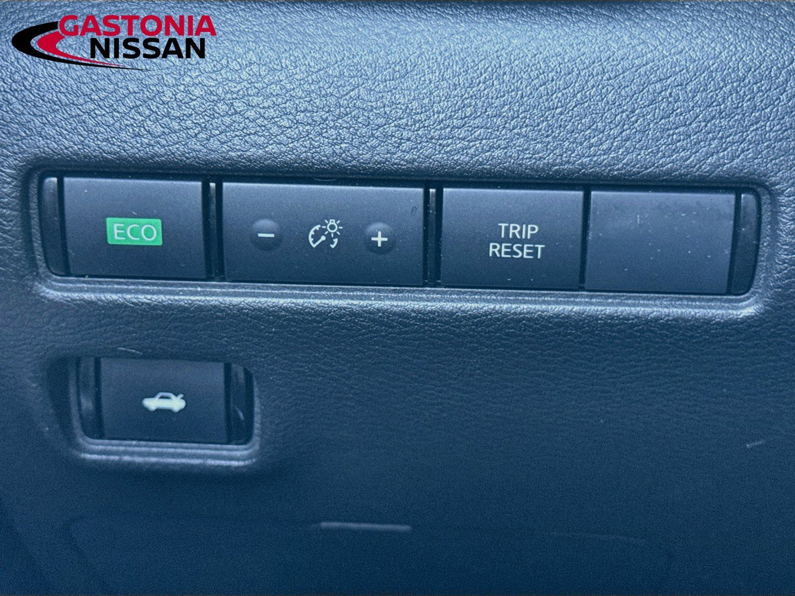 Used 2025 Nissan Sentra SR FWD image 13