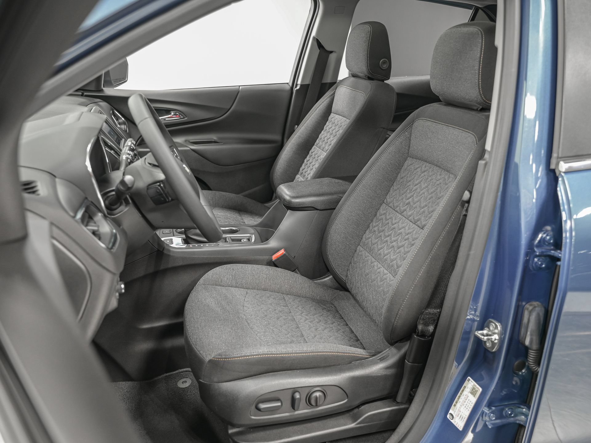 Used 2024 Chevrolet Equinox LT AWD/4WD image 16